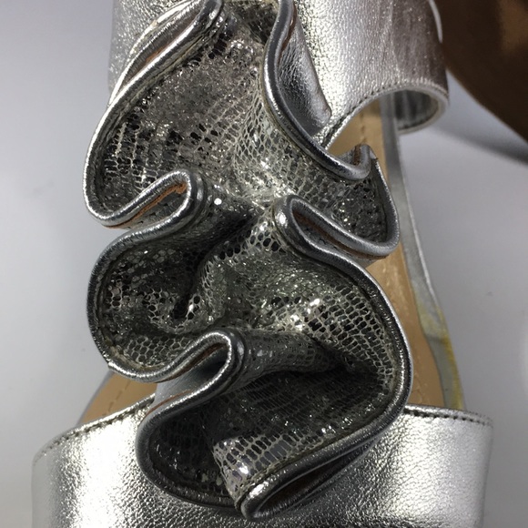NWOT Alexa Marie Silver Sandals (B2031) - Picture 7 of 8